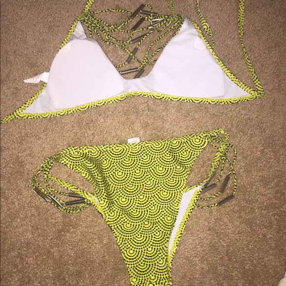 NWOT CHEEKY BIKINI 👙 - Picture 2 of 8